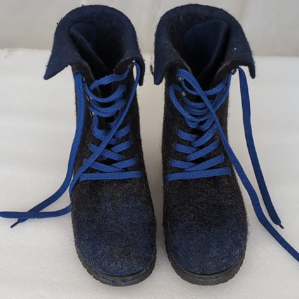 Elegant Women's Lace-Up Boots in Deep Blue